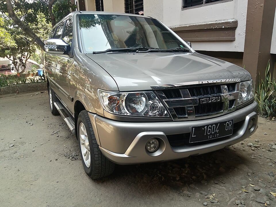 Sewa Isuzu Panther Grand Touring 2021 7 Seater Diesel Jakarta