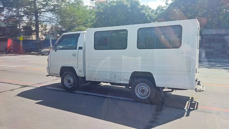Mitsubishi L300 Pick Up 2021