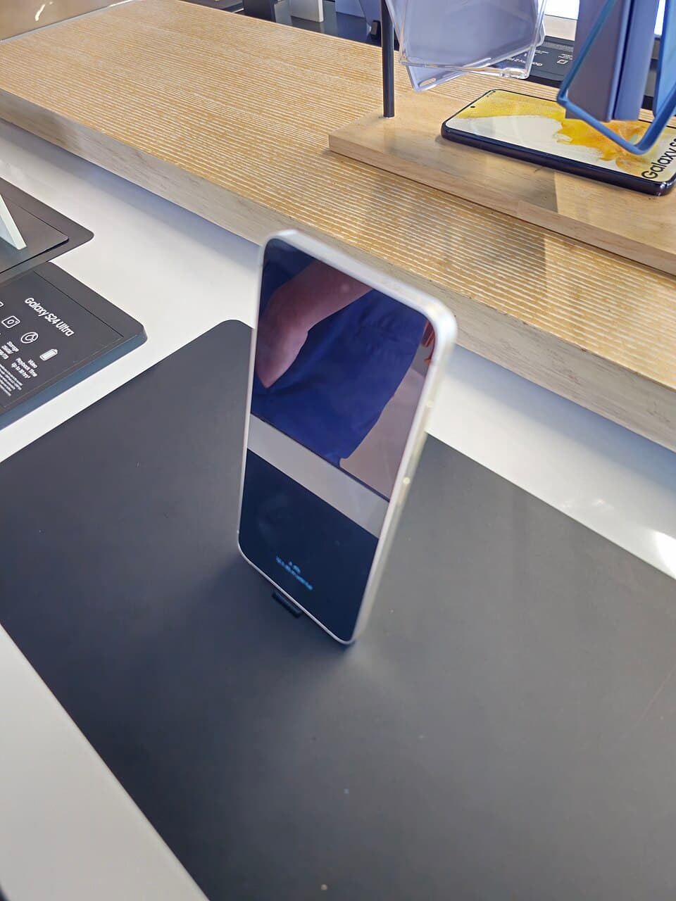 Sewa Samsung Galaxy A55 256GB — HP Travel & Backup Jakarta