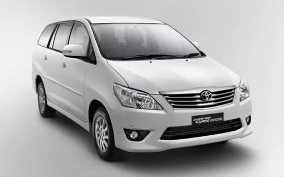 Toyota Innova sewa Mobil Jakarta