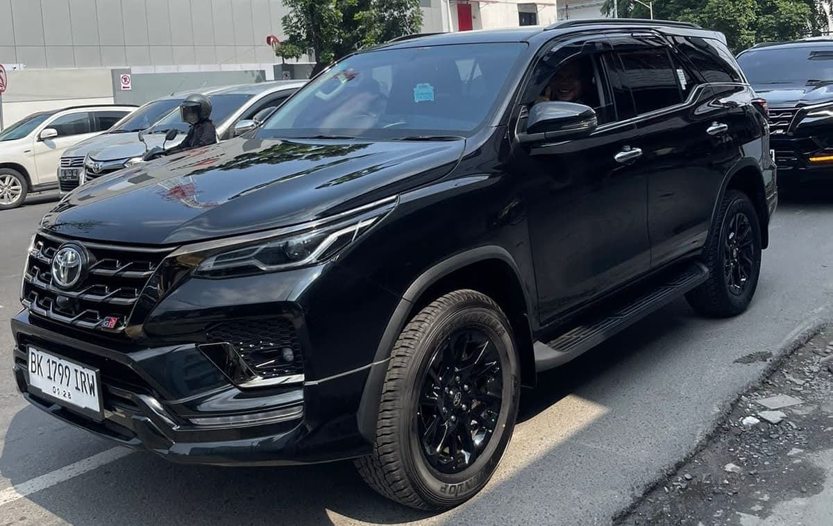 Toyota Fortuner GR Sport 2024 Car rental Medan