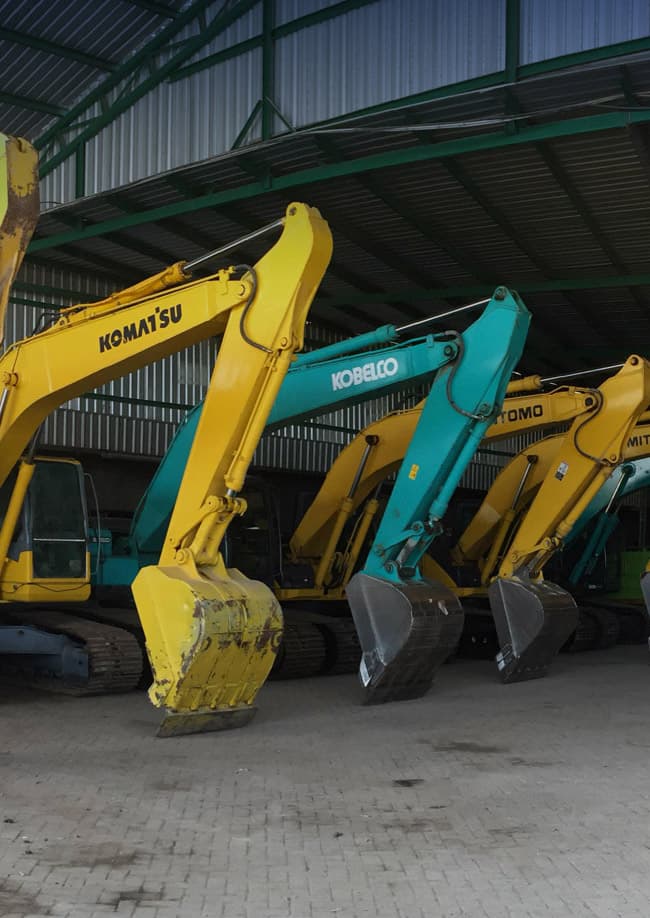 Long Arm Excavator PC210 sewa Mobil Surabaya