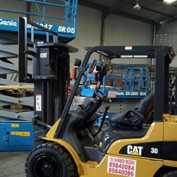Forklift CAT 3 Ton sewa Alat Berat Jakarta