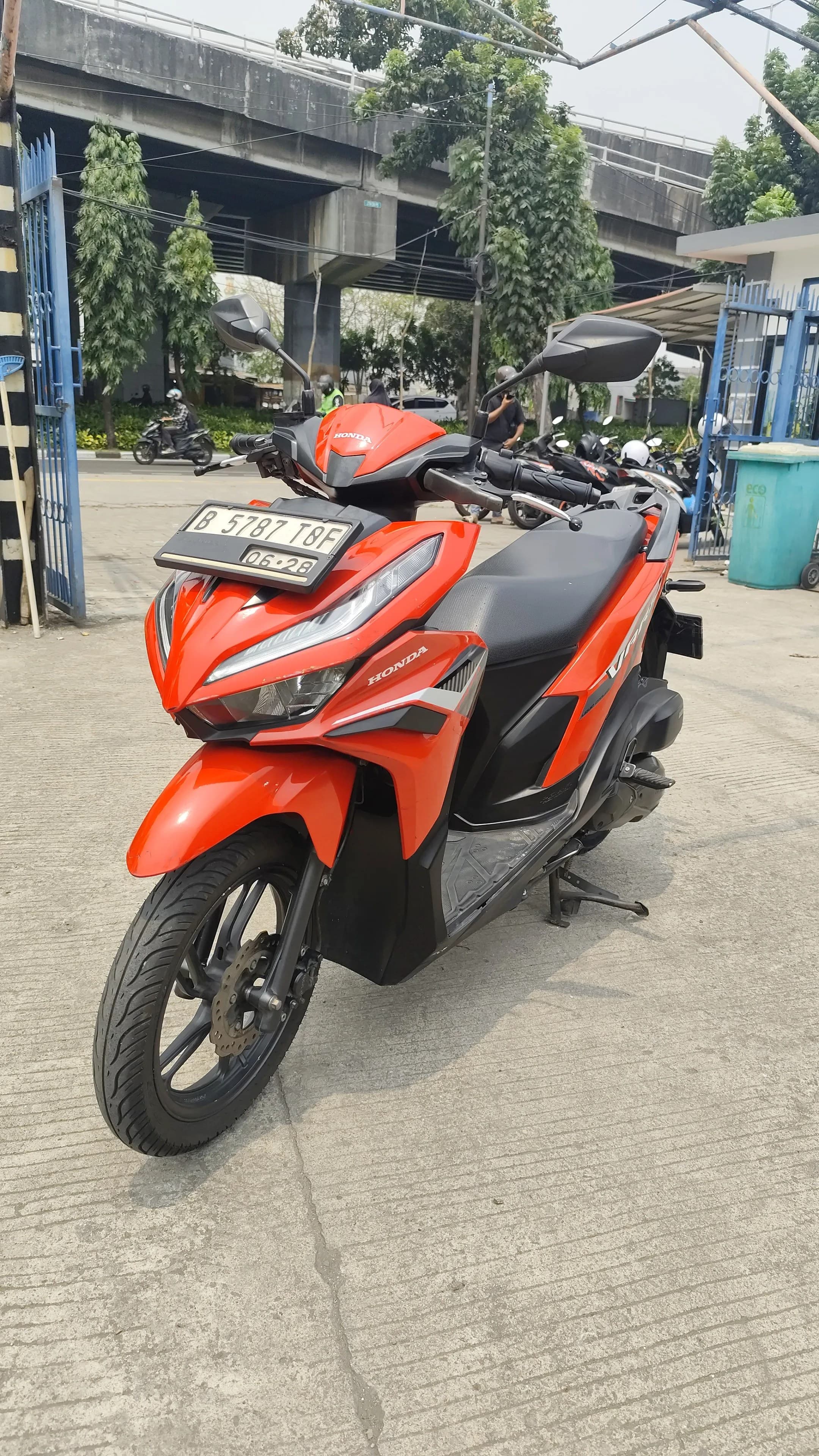 Vario cc B TOF Motorcycle rental Jakarta